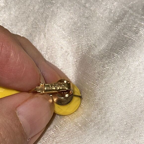Vintage 60s/70s Vogue brand large yellow plastic ball clip on drop earrings - Picture 4 of 5